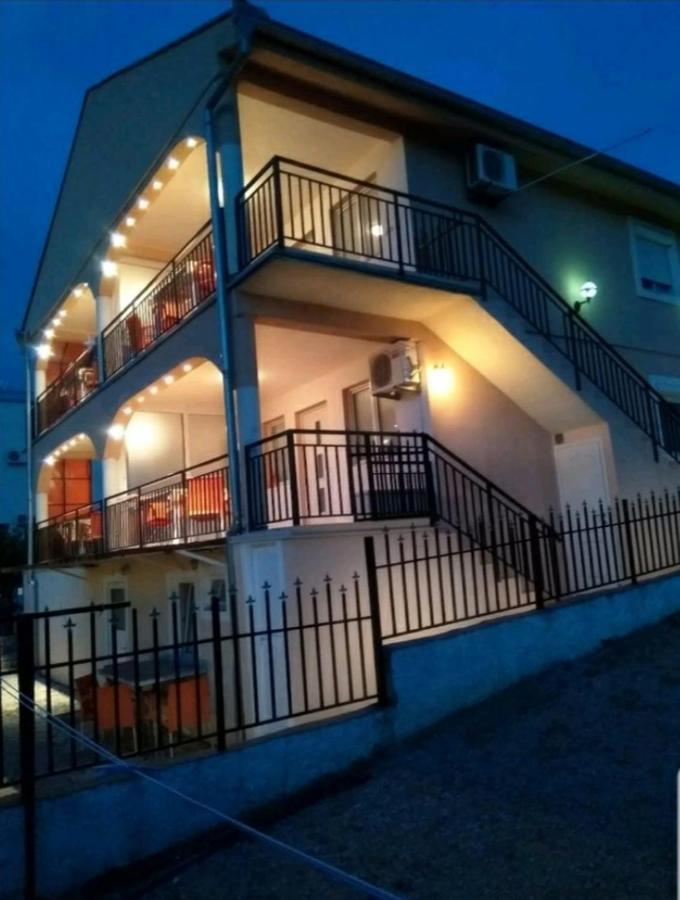 Apartmani Ljubica يوتجيها المظهر الخارجي الصورة